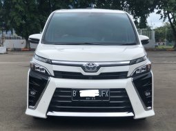 TOYOTA VOXY 2.0 AT PUTIH 2018 HARGA TERMURAH!! 1