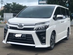 TOYOTA VOXY 2.0 AT PUTIH 2018 HARGA TERMURAH!! 2