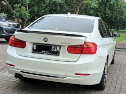 BMW 3 Series 328i 2014 Putih 3