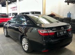 Toyota Camry V 2018 AT Hitam 5