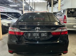 Toyota Camry V 2018 AT Hitam 10