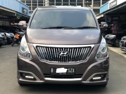 HYUNDAI H-1 ROYALE DIESEL AT COKLAT 2018 MPV TERTINGGI HARGA DISKON TERBAIK!! 1