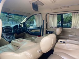 HYUNDAI H-1 ROYALE DIESEL AT COKLAT 2018 MPV TERTINGGI HARGA DISKON TERBAIK!! 9