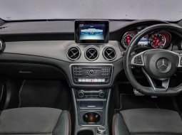 Jual mobil Mercedes-Benz GLA 200 2018 6