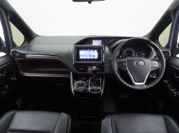 Toyota Voxy 2.0 A/T 2019 3