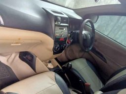 Toyota avanza tipe g warna silver 2