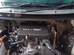 Toyota avanza tipe g warna silver 3