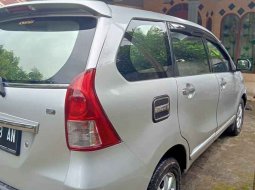 Toyota avanza tipe g warna silver 4