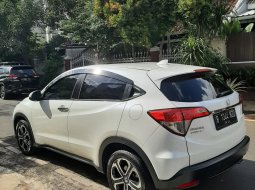 Honda HR-V 1.5L E CVT Special Edition WHITE SUPER LIKE NEW 6