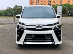 Toyota Voxy 2.0 A/T 2018 Putih