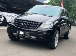 Mercedes-Benz M-Class ML 350 2006 Hitam 2