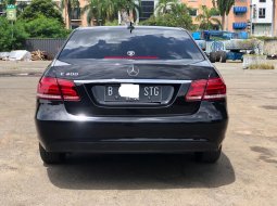 Mercedes-Benz E-Class E 200 2016 Hitam 3