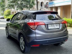 Honda HR-V E CVT 2017 Abu-abu teristimewa 5