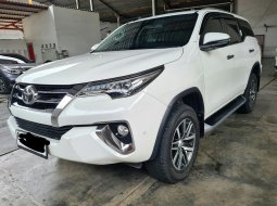 Toyota Fortuner VRZ 2.4 Diesel AT ( Matic ) 2017 Putih Km 40rban  Siap Pakai 3