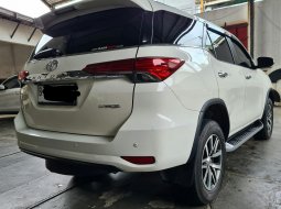 Toyota Fortuner VRZ 2.4 Diesel AT ( Matic ) 2017 Putih Km 40rban  Siap Pakai 5