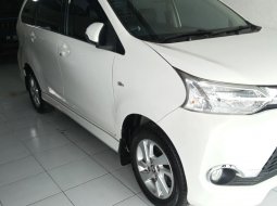 Toyota Avanza Veloz Putih AT Tahun 2021 2