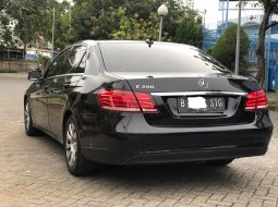 Mercedes-Benz E-Class E 200 2016 KM LOW 5