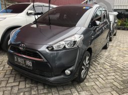 Toyota Sienta V MT 2018 1