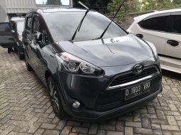 Toyota Sienta V MT 2018 2