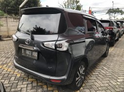 Toyota Sienta V MT 2018 3