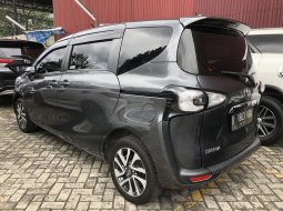 Toyota Sienta V MT 2018 4