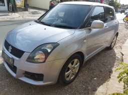 Suzuki Swift GT AT 2011 Brightsilver Sedan 2