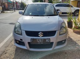 Suzuki Swift GT AT 2011 Brightsilver Sedan 3