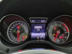 Mercedes-Benz GLA 200 Merah 2