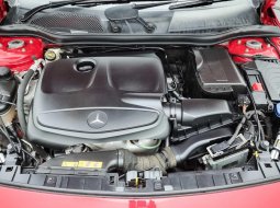 Mercedes-Benz GLA 200 Merah 8