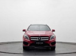 Mercedes-Benz GLA 200 Merah 11