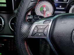 Mercedes-Benz GLA 200 Merah 14