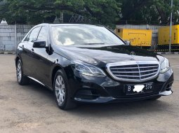 Mercedes-Benz E-Class E 200 2016 Hitam 4