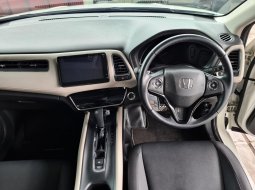Honda HRV Prestige 1.8 AT ( Matic ) 2021 Putih Km low 20rban Siap Pakai 8