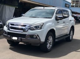 Isuzu MU-X Premiere 2017 Harga Special 1