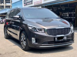 Kia Grand Sedona Ultimate 2017 Coklat 2