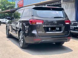 Kia Grand Sedona Ultimate 2017 Coklat 4