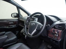 Toyota Voxy 2.0 A/T 2019 Hitam 10