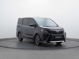  2019 Toyota VOXY 2.0 1