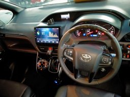 Toyota Voxy 2018 4