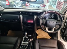 Toyota Fortuner VRZ TRD 2.4 Diesel AT ( Matic ) 2020 Putih Km Low 15rban Good Condition Siap Pakai 10