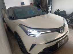 Toyota C-HR 1.8 L HV CVT Dual Tone 2019 4