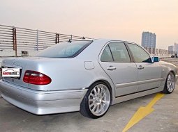 Mercedez Benz E230 Tahun 1997 / 1998 Automatic Silver 9