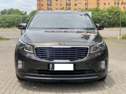 Kia Grand Sedona Ultimate AT 2017 Coklat 2