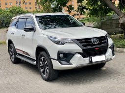 Toyota Fortuner 2.4 TRD AT 2019 Putih 3