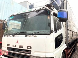 Super great Mitsubishi Fuso build up 6D24 tronton 6x2 wingbox 2009 1