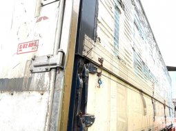 Super great Mitsubishi Fuso build up 6D24 tronton 6x2 wingbox 2009 3