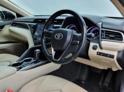 Toyota Camry 2.5 V 2019 Hitam 9