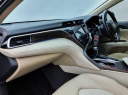Toyota Camry 2.5 V 2019 Hitam 12