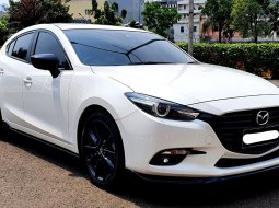Km13rb Mazda 3 Hatchback 2019 Hatchback putih cash kredit proses bisa dibantu 1