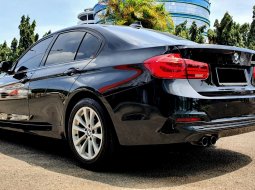 BMW 3 Series 320i M Sport hitam 2017 km 35 rban cash kredit proses bisa dibantu 9
